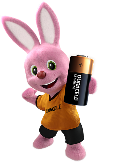 Le Bunny Duracell présentant les piles au lithium haute puissance Duracell CR2 3V