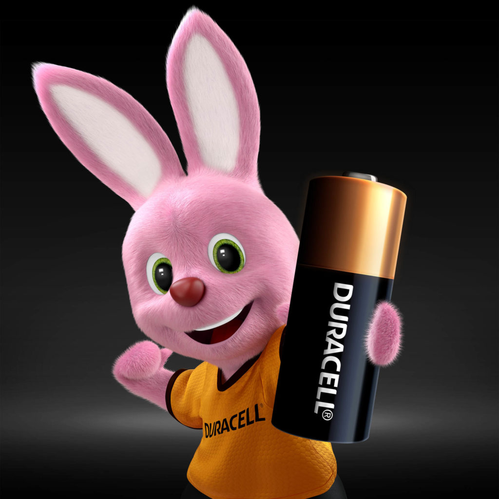 Bunny présente la pile Duracell Specialty Alkaline MN21 de taille 12V